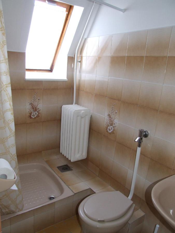 Revesz Vendeghaz Hotel Harkany Room photo