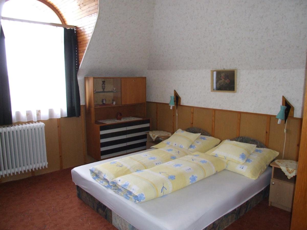 Revesz Vendeghaz Hotel Harkany Room photo